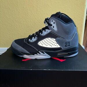 AIR JORDAN 5 RETRO